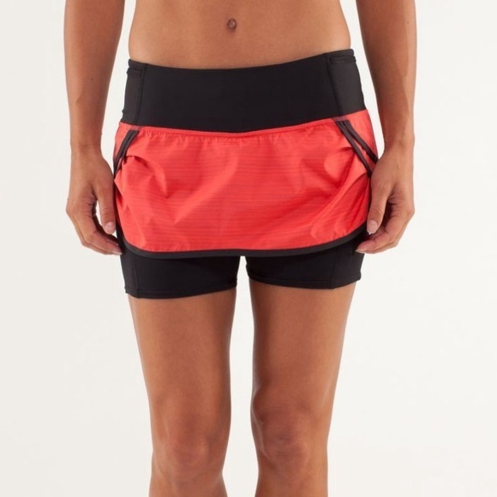 Lululemon Run Speed Squad Skirt size 4 in Twisted Stripe Flare Black